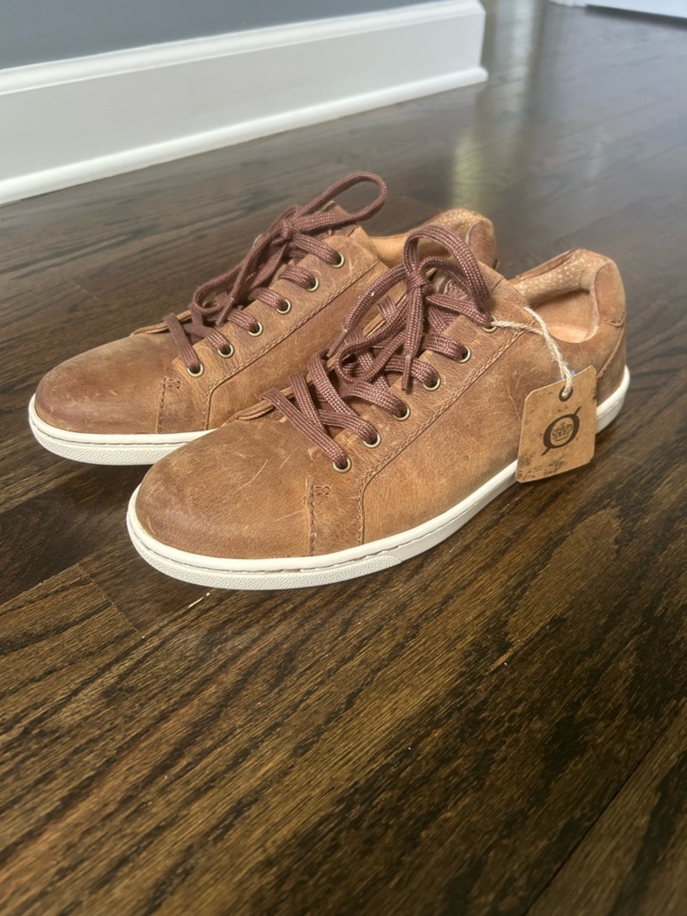 Born Men’s Brown Leather Low-Top Sneakers